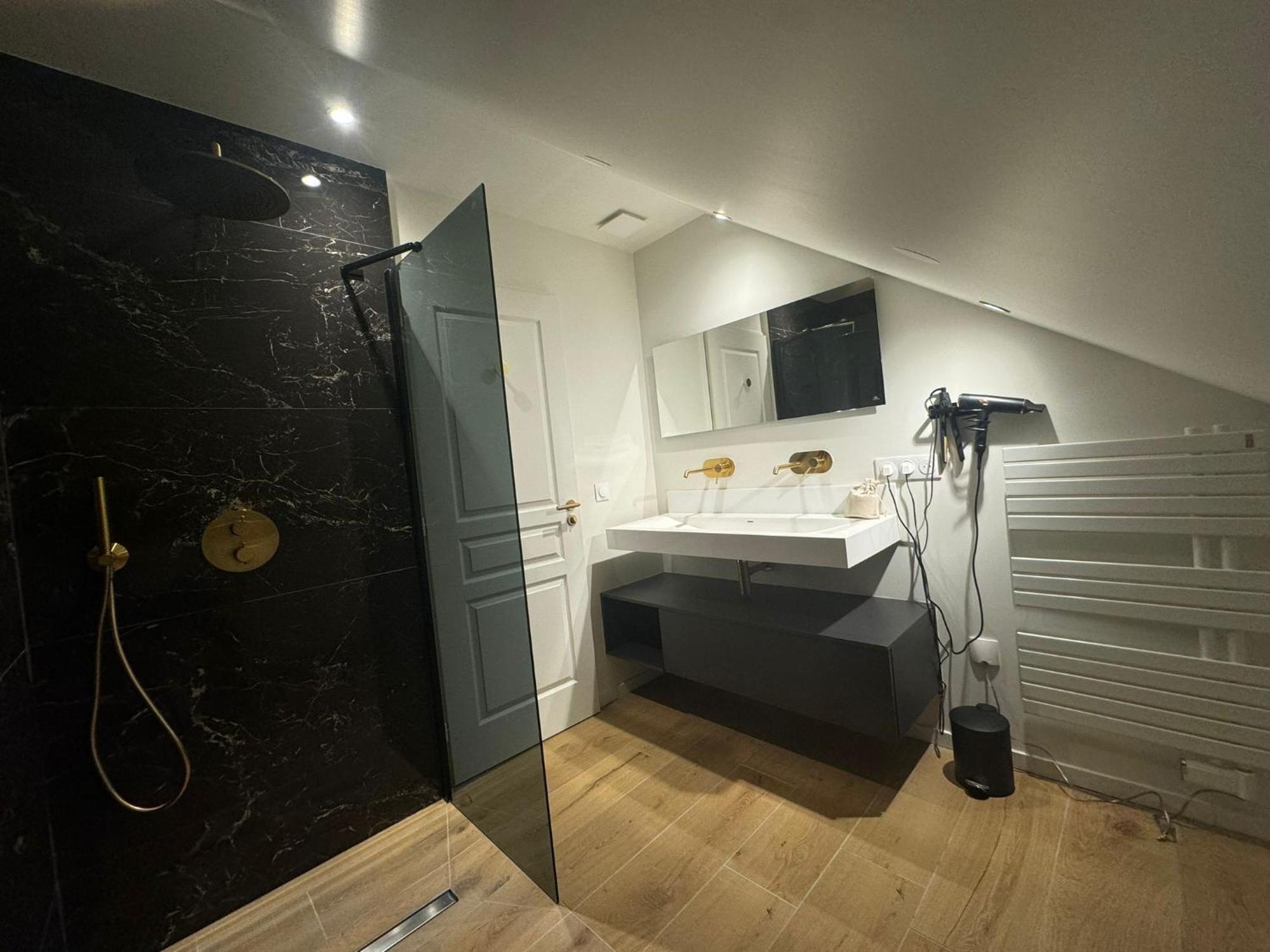 Appartements Confortables Avec Vue Montagne - Residence Villa Belle Fleur Château-Ville-Vieille Extérieur photo